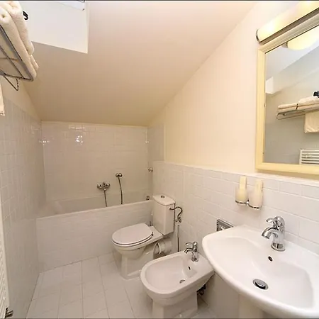 Hotel Zamek Trnova Jiloviste